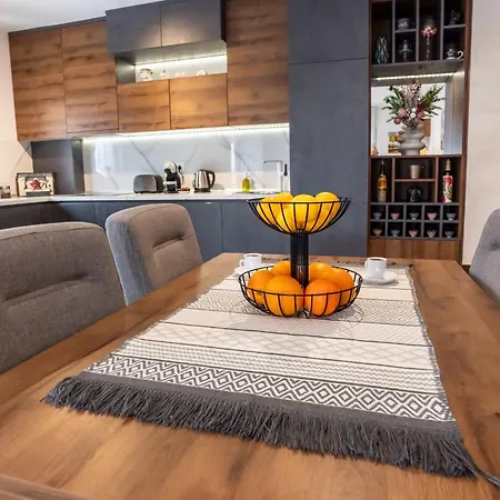 Aura 阿然德洛维克