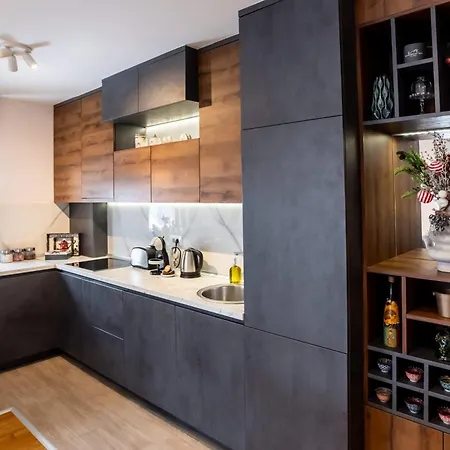 Aura * 阿然德洛维克